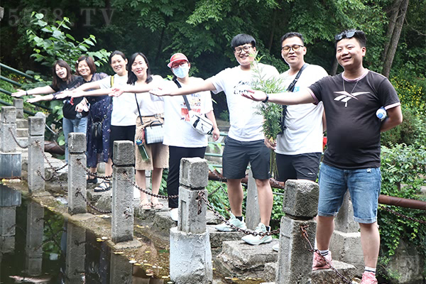 胸懷夢想、學(xué)會感恩、團結(jié)互助、才能走得更遠 胸懷夢想、學(xué)會感恩、團結(jié)互助、才能走得更遠
