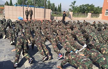 遵守承諾，穿上迷彩我們就是軍人！