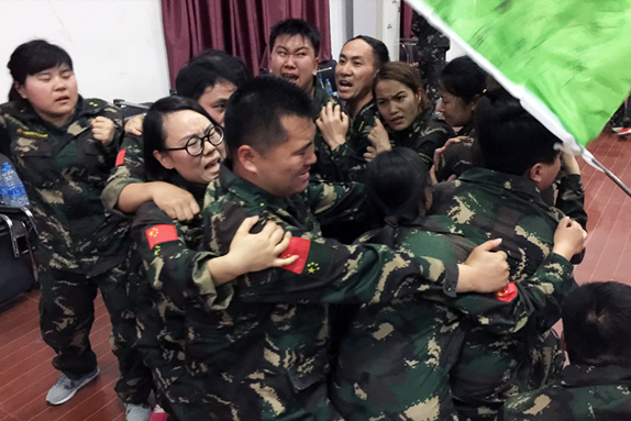 不輕言放棄，是對夢想的執(zhí)著；不輕易服輸，是對成功的渴望！