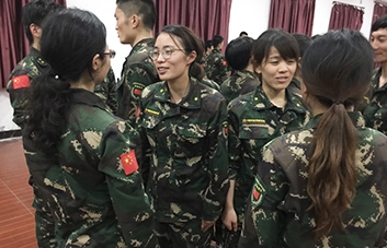 人生不易，要學會贊美他人！