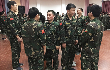 良言一句寒冬暖，贊美一句